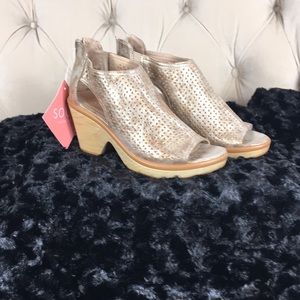 Wedge gold leather sandals